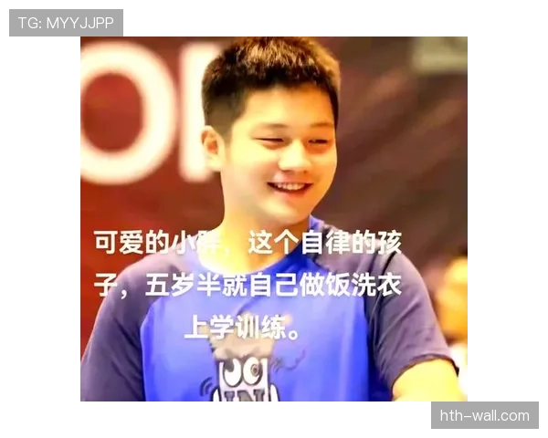 樊振东训练完随手啃个馒头，这自律我真看愣了